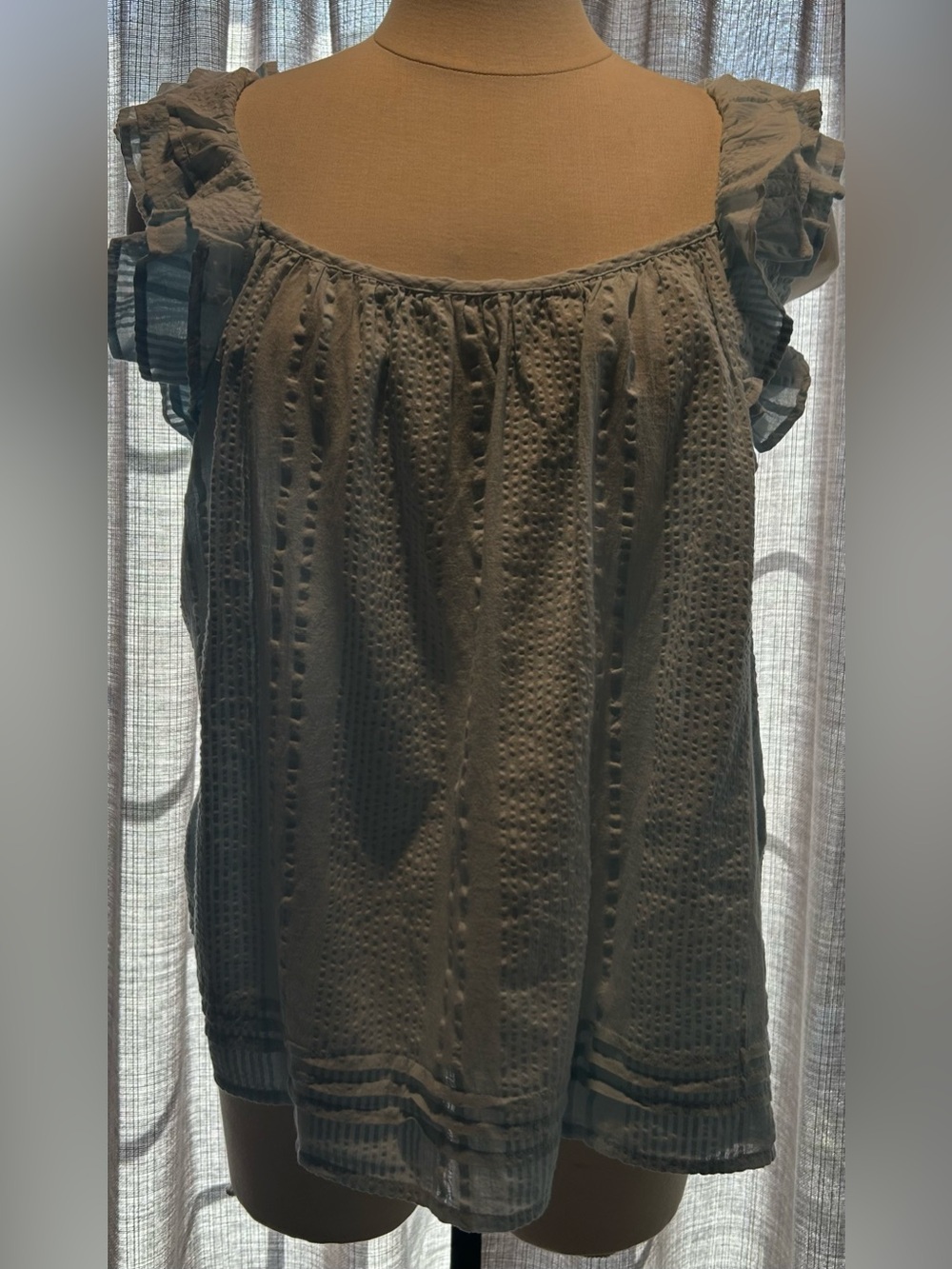 Women's top with label 'Wonderly'